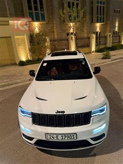 جیپ گراند شیرۆکی